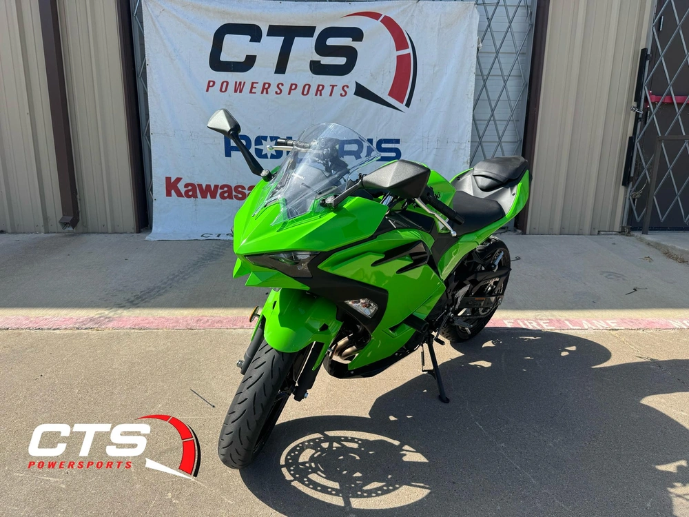 2026 Kawasaki Ninja 500 alt