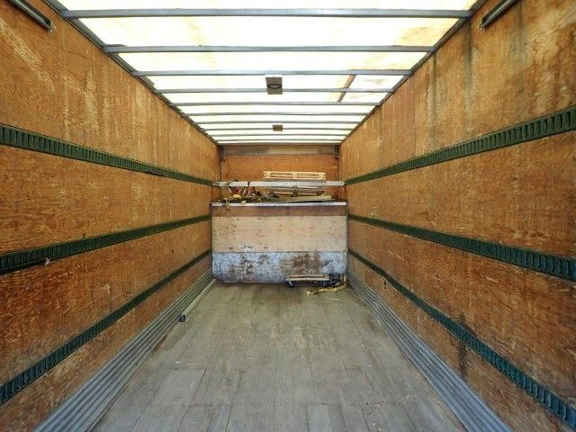Freightliner M2106 2016