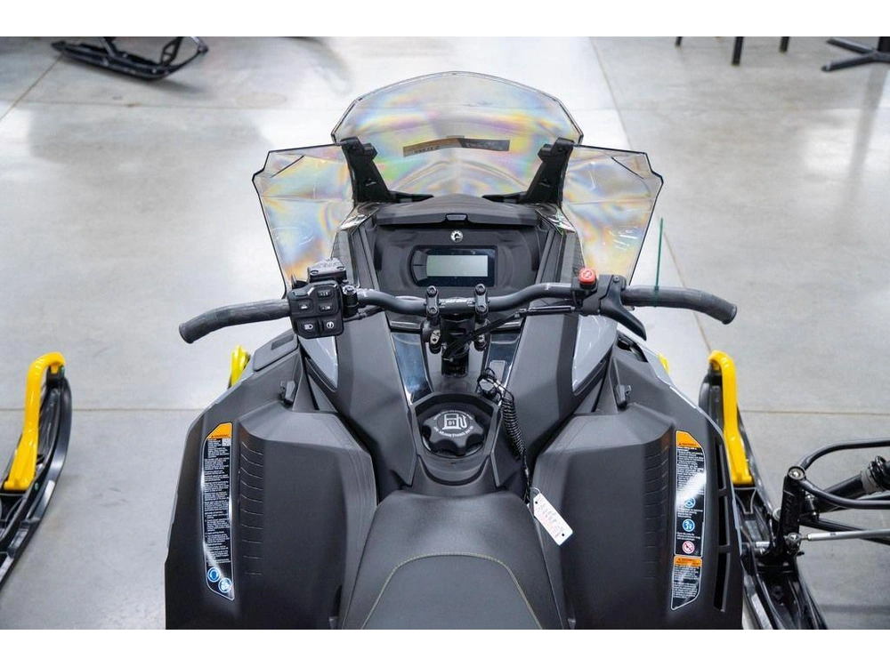 2026 Ski-doo Renegade® Adrenaline® 900 Ace Turbo R Ripsaw 1.25_black alt