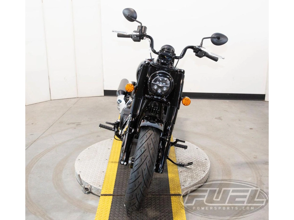 2026 Indian Motorcycle Chief® Bobber Black Metallic alt