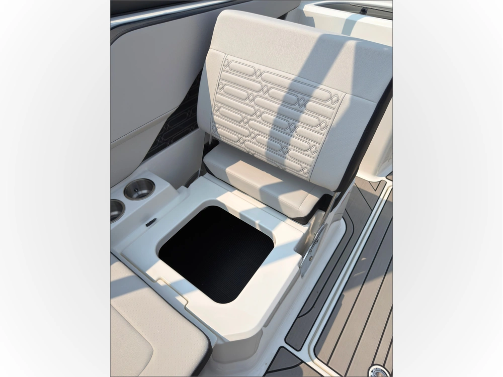 2027 Sea Ray Spo 210 alt