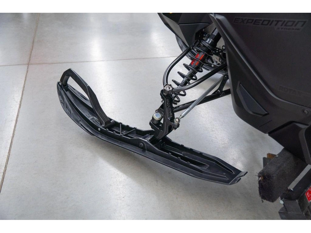 2026 Ski-doo Expedition® Xtreme™ 900 Ace Turbo R 154 Cobra Wt 1.8_black alt