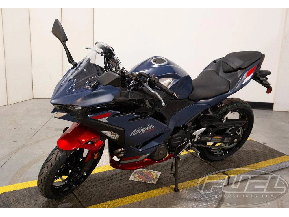 2026 Kawasaki Ninja® 500 Abs Metallic Matte Twilight Blue alt