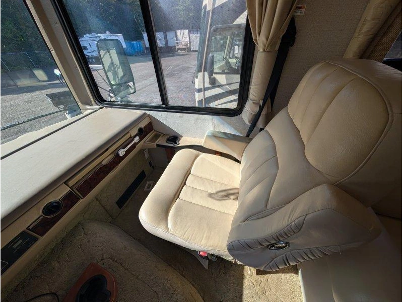 Fleetwood Bounder 33u 2011 alt