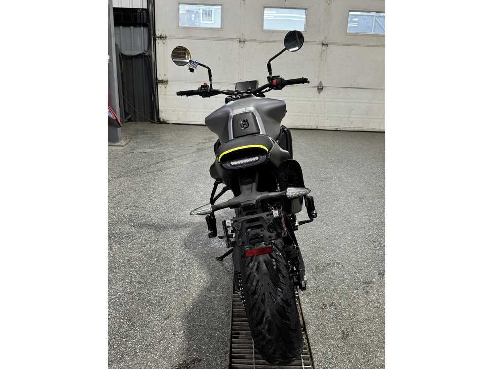 2025 Husqvarna Vitpilen 801 alt