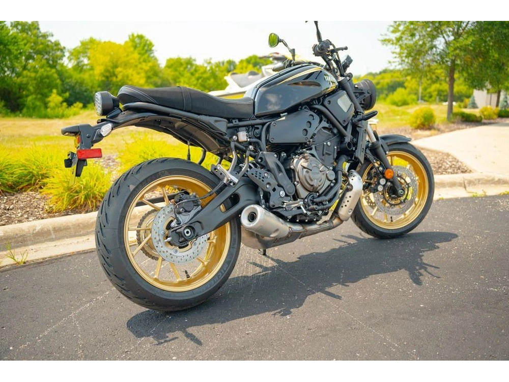 2026 Yamaha Xsr700 alt