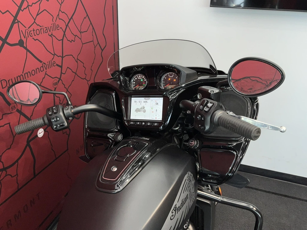 2024 Indian Motorcycle Challenger Dark Horse alt