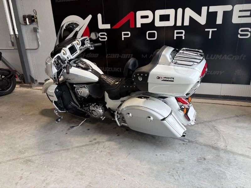 2019 Indian Motorcycle Roadmaster Blanc Et Gris alt