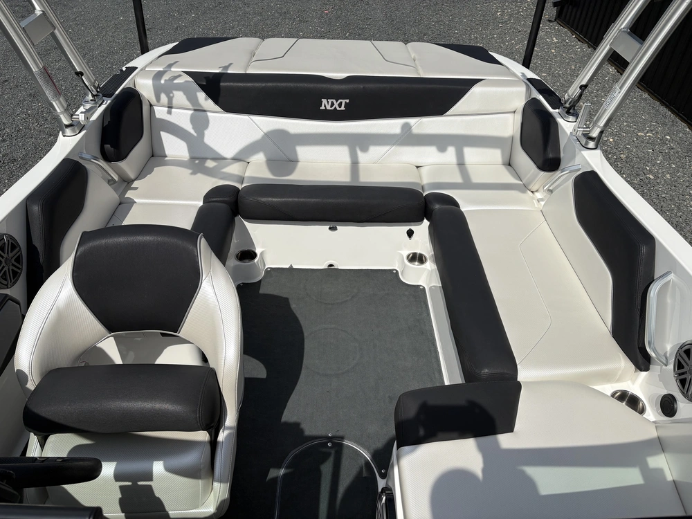 2016 Mastercraft Nxt 20 alt