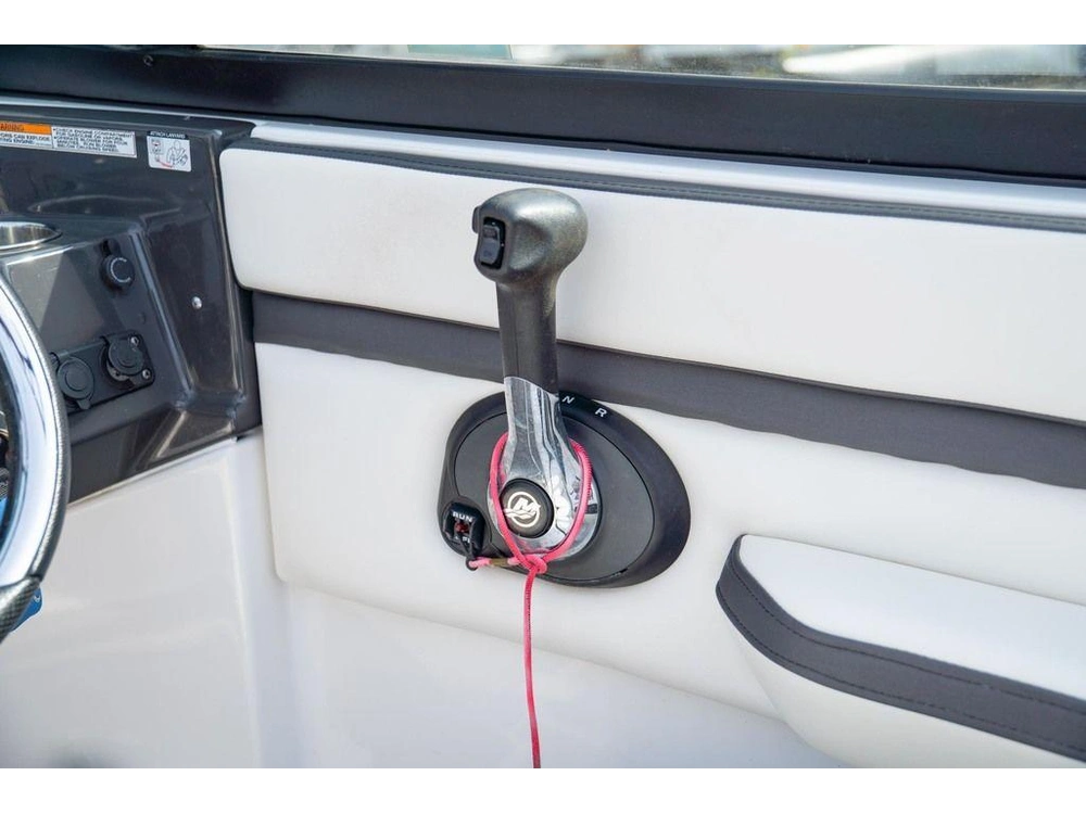 2019 Monterey Boats M-225 alt
