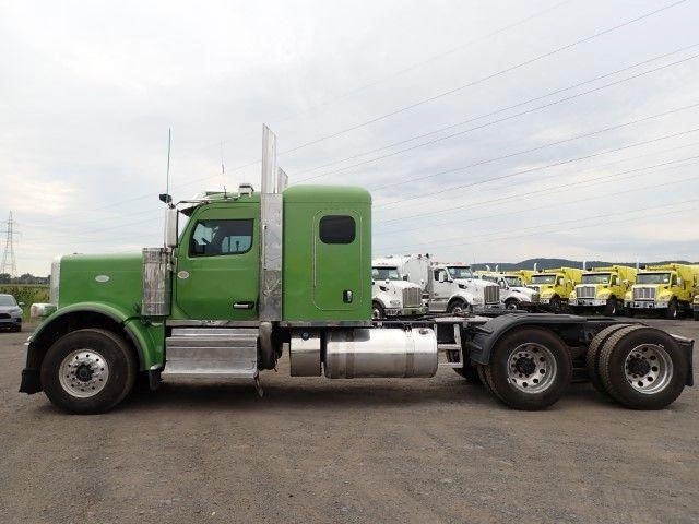 Peterbilt 589 2025