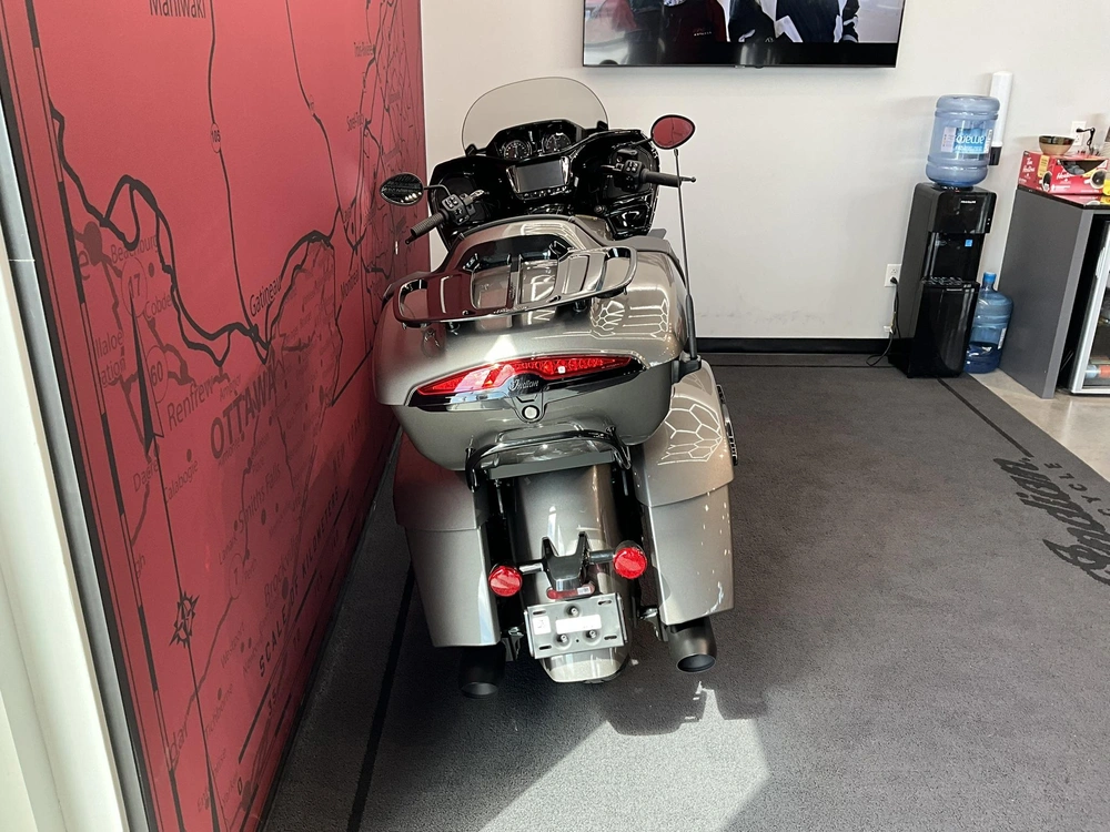 Indian Motorcycle Pursuit Dark Horse 2026 alt