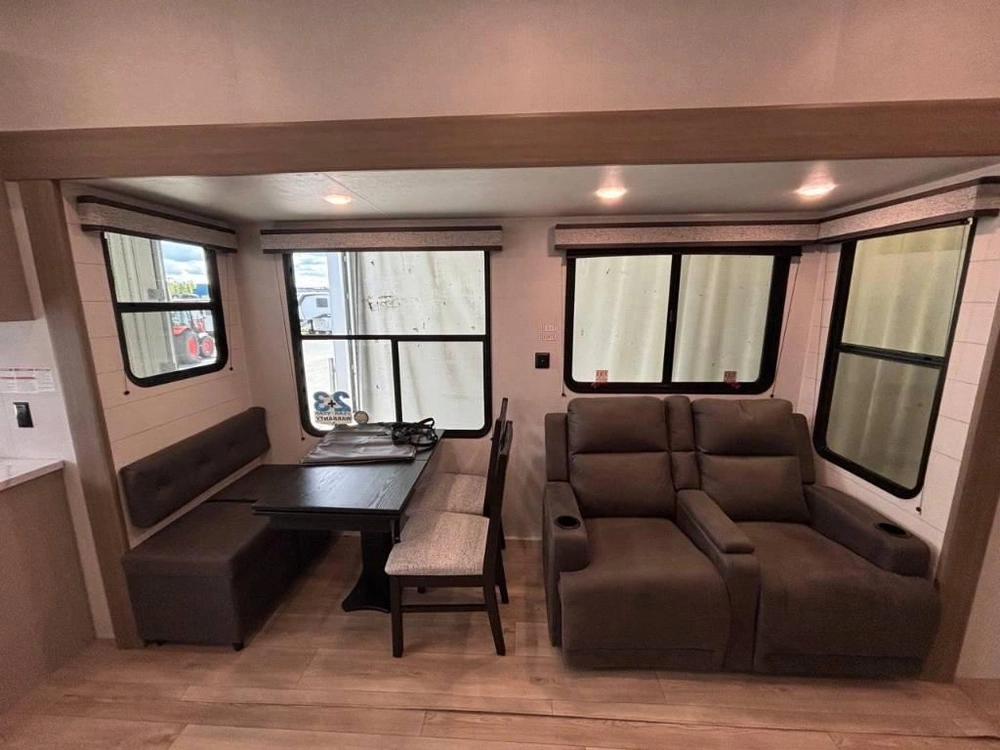 Jayco Jay Flight Bungalow 404loft 2027 alt