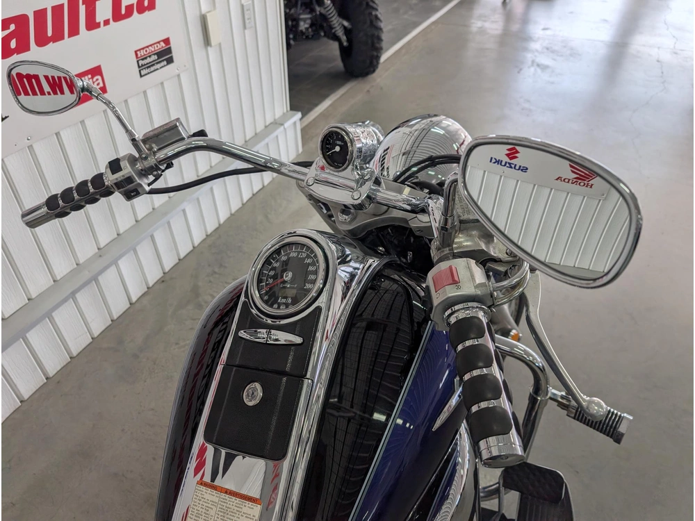 Suzuki Boulevard C90 2005 alt