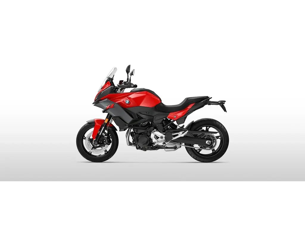 2026 BMW F 900 XR // Racing Red 