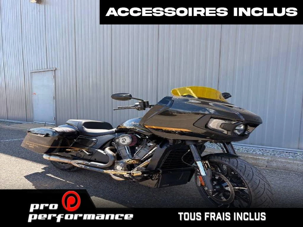 Indian Motorcycle Challenger Dark Horse + 112 & Audio Package 2026 alt