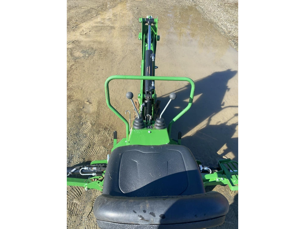 2020 John Deere 260b alt