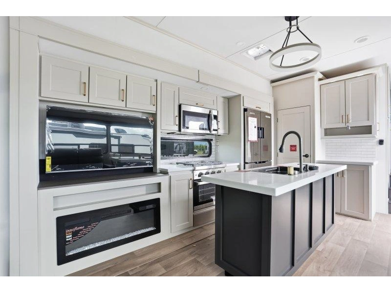 Grand Design Influence 2903rl 2027 alt