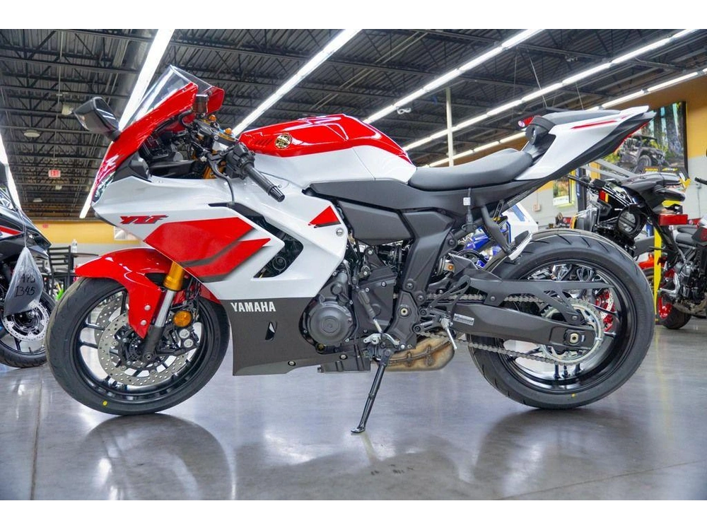 2026 Yamaha Yzf-r7 70th Anniversary Edition alt
