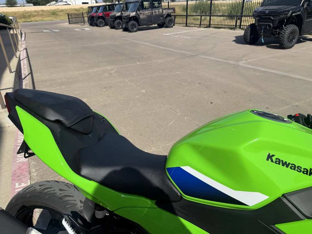 2026 Kawasaki Ninja 500 alt