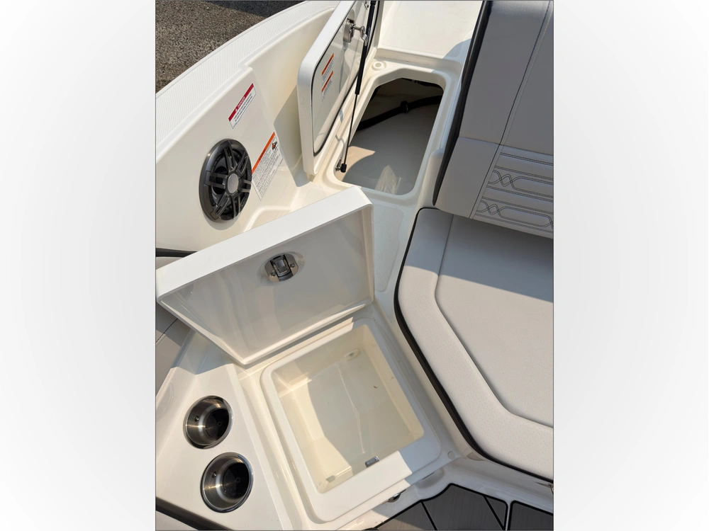 2027 Sea Ray Spo 210 alt