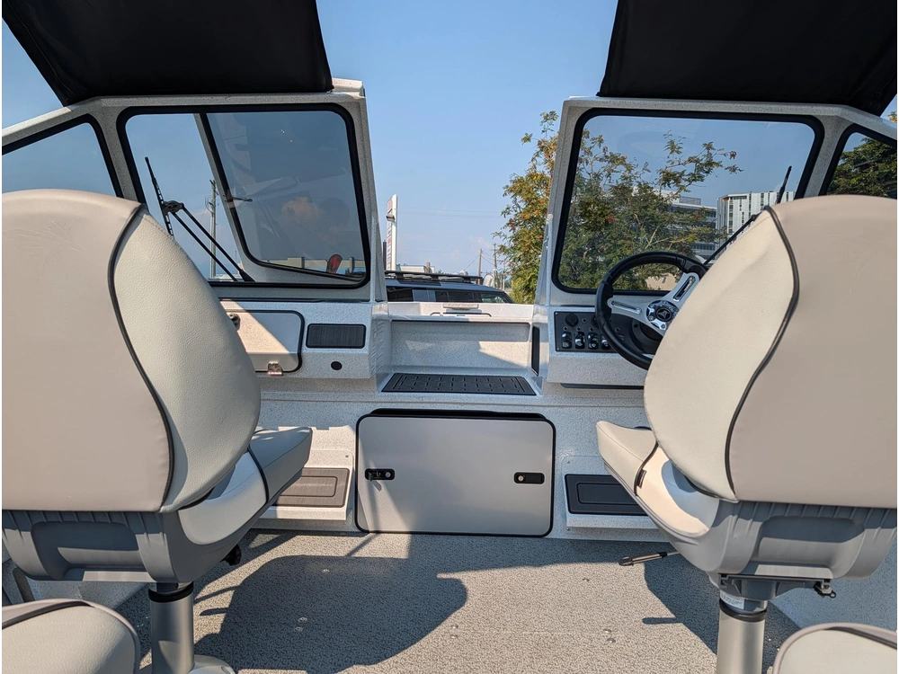 2027 Kingfisher 1825 Falcon alt