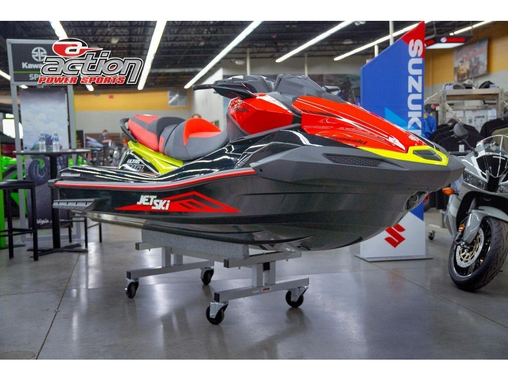 2025 Kawasaki Ultra® 310x alt
