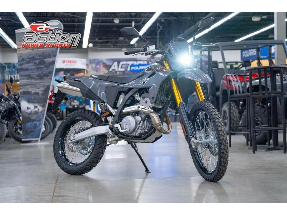 2025 Suzuki Dr-z4s alt