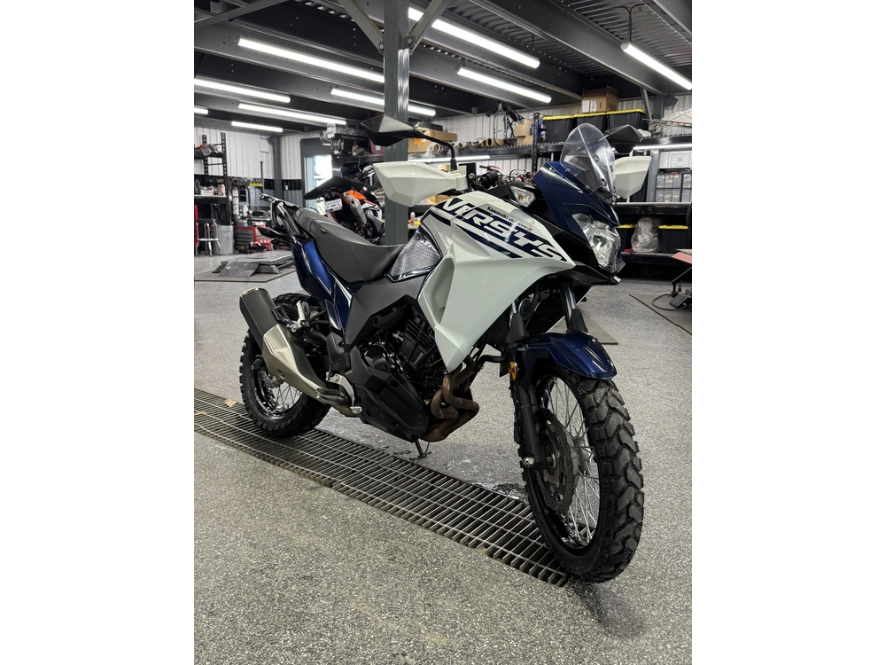 2022 Kawasaki Versys 300 alt