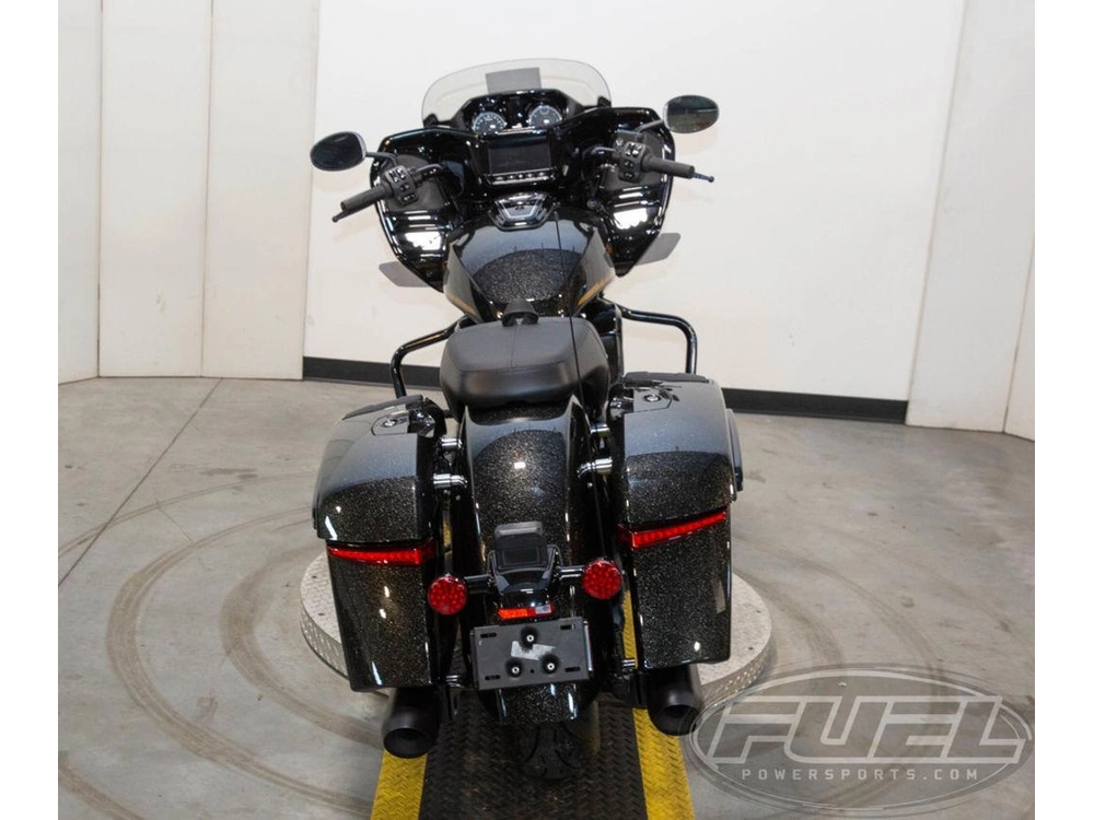 2026 Indian Motorcycle Challenger® Dark Horse® 112 W/powerband Audio Black Crystal W/black Metalli alt