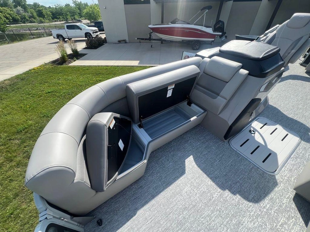 2025 Premier 230 Sunsation Re alt
