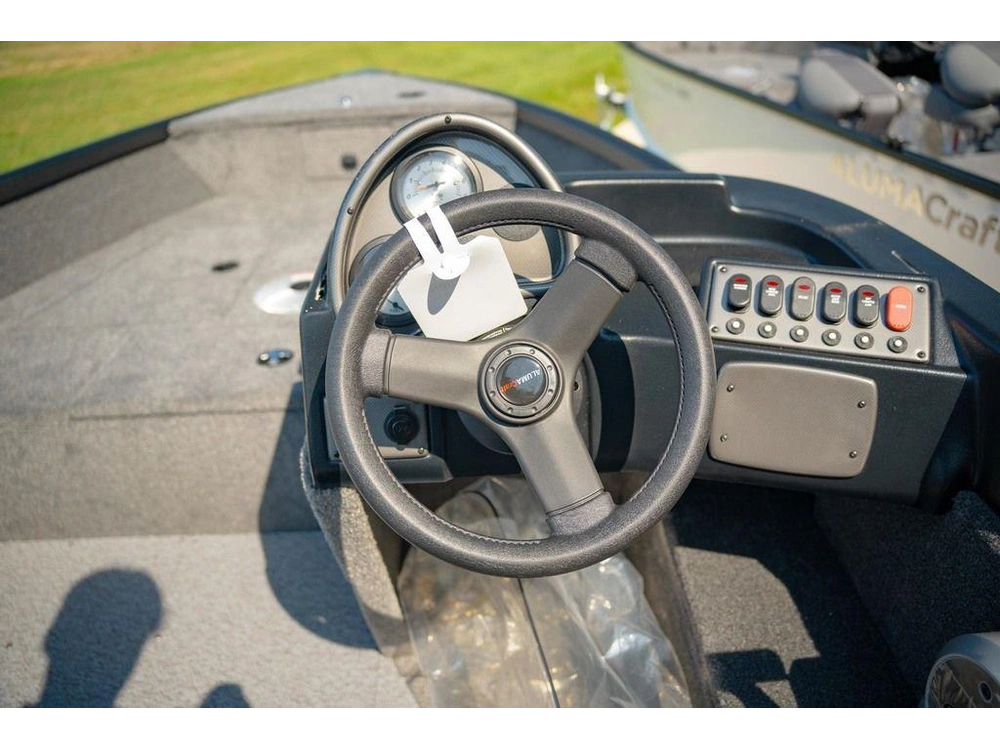 2026 Alumacraft Classic 165 Side Console alt
