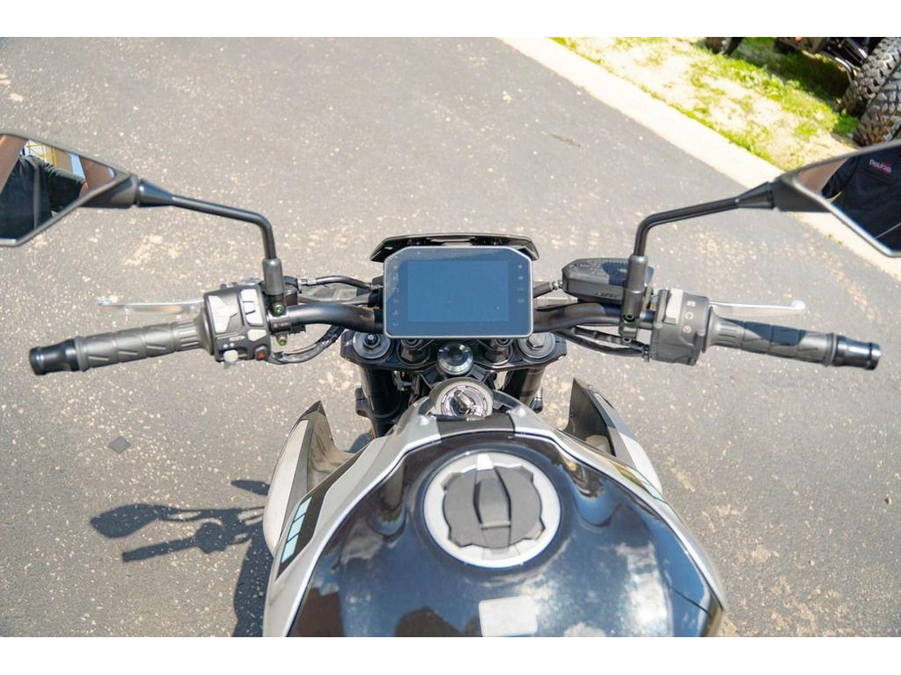 2025 Kawasaki Z900 Abs Galaxy Silver/metallic Spark Black alt