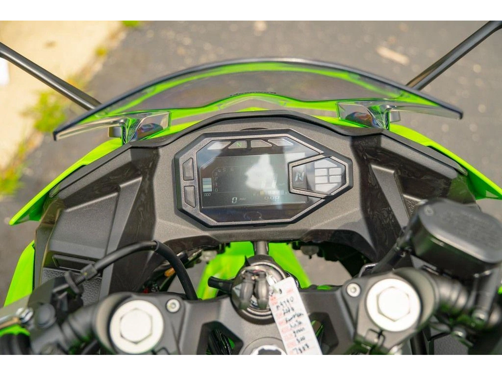 2026 Kawasaki Ninja® 500 alt