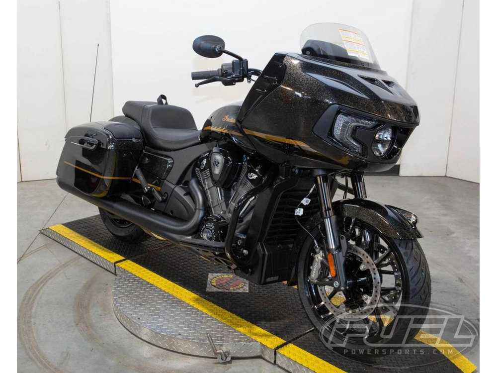 2026 Indian Motorcycle Challenger® Dark Horse® 112 W/powerband Audio Black Crystal W/black Metalli alt