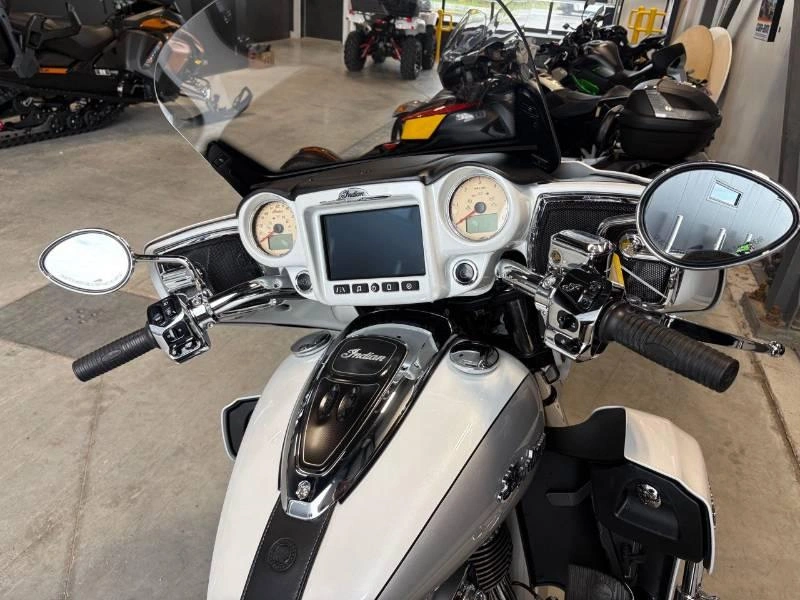2019 Indian Motorcycle Roadmaster Blanc Et Gris alt