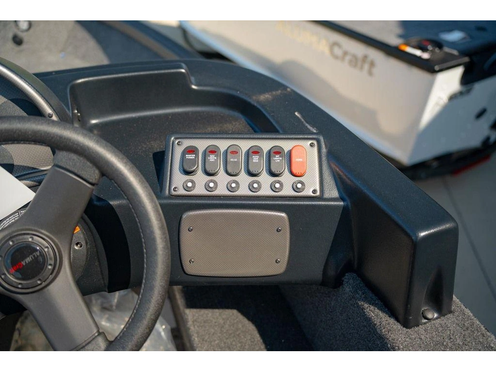 2026 Alumacraft Classic 165 Side Console alt