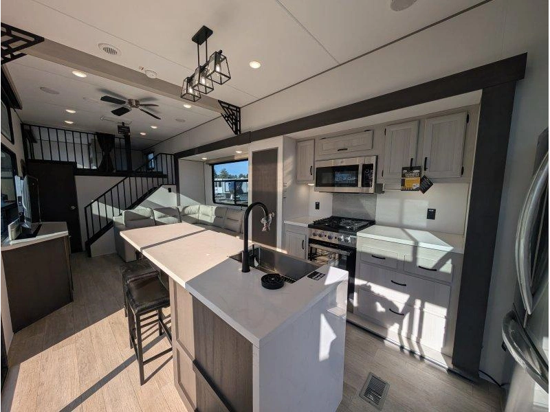 Coachmen Catalina 42condo 2027 alt