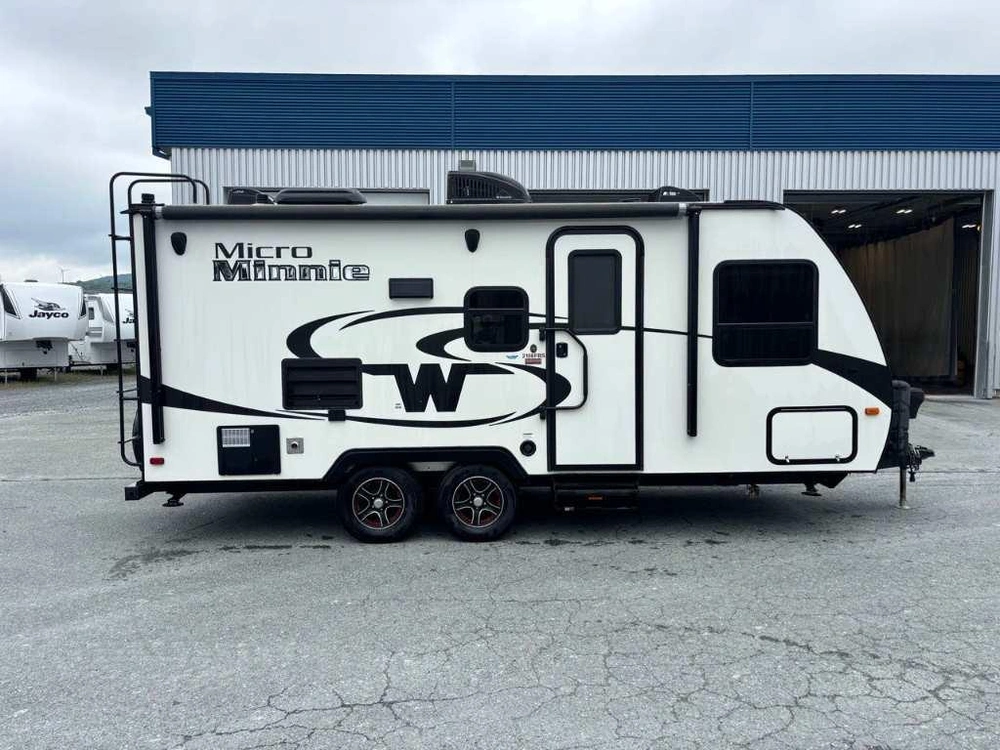 Winnebago Micro Minnie 2106fbs 2017 alt