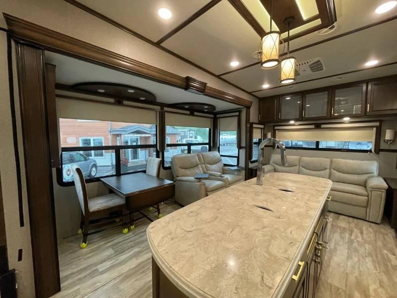 Grand Design Solitude 310gk 2020 alt