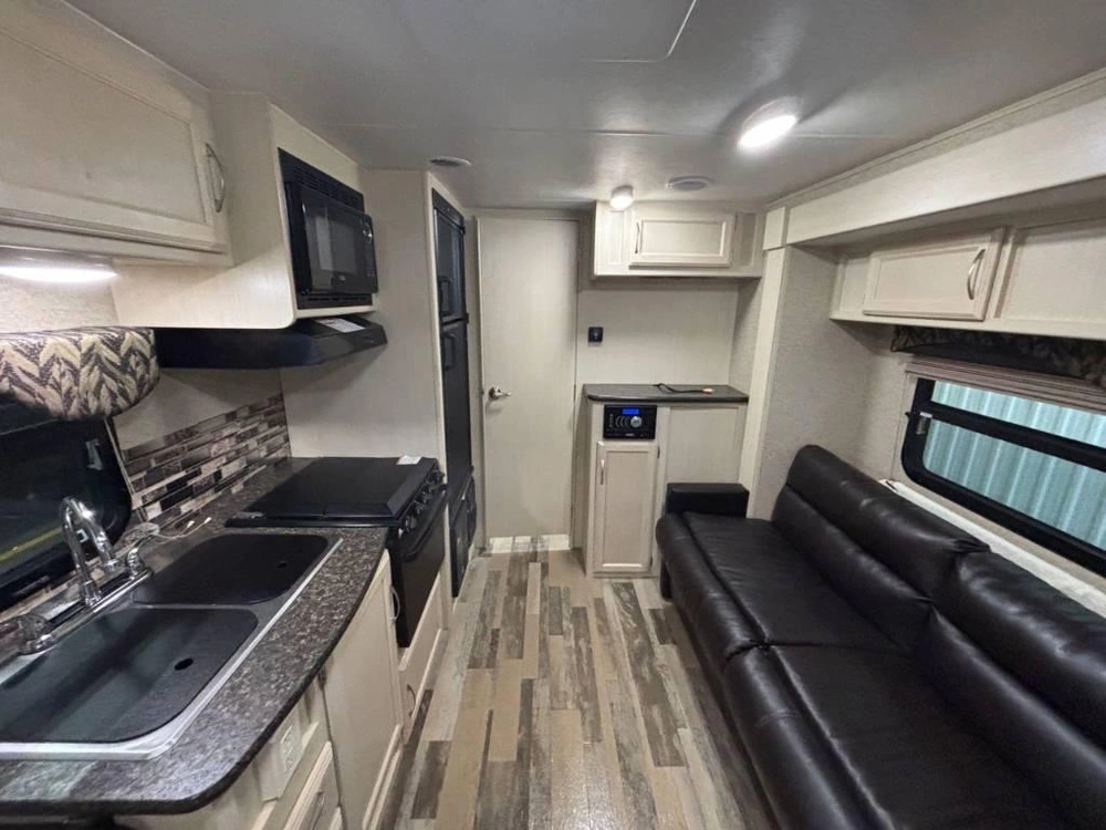 Winnebago Micro Minnie 2106fbs 2017 alt