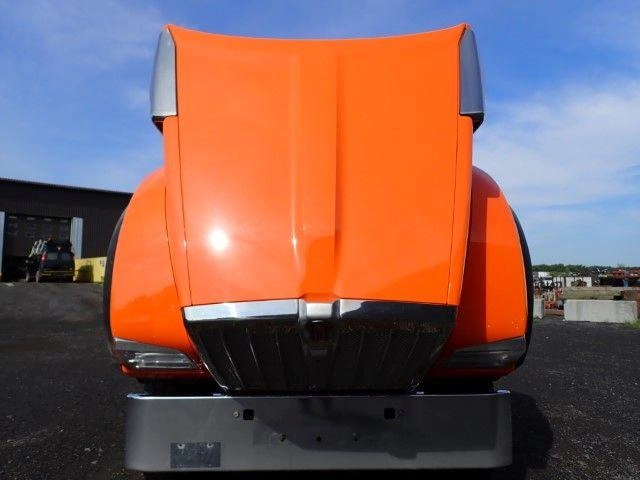 Kenworth W990 2025