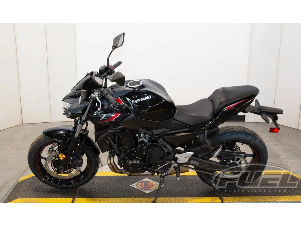 2025 Kawasaki Z650 alt