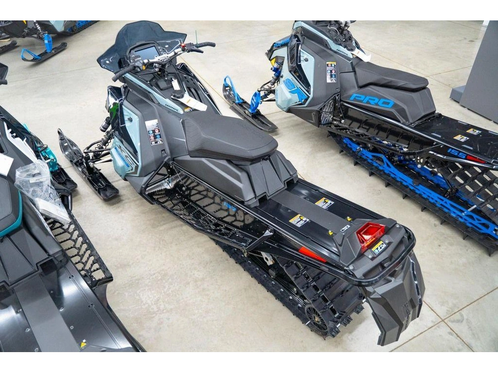 2026 Polaris 850 Indy Xc 137 Gloss Black / Blue Dusk alt
