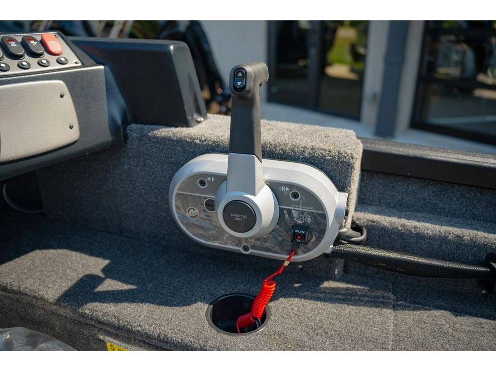 2026 Alumacraft Classic 165 Side Console alt