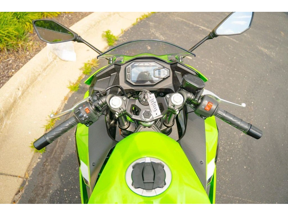 2026 Kawasaki Ninja® 500 alt