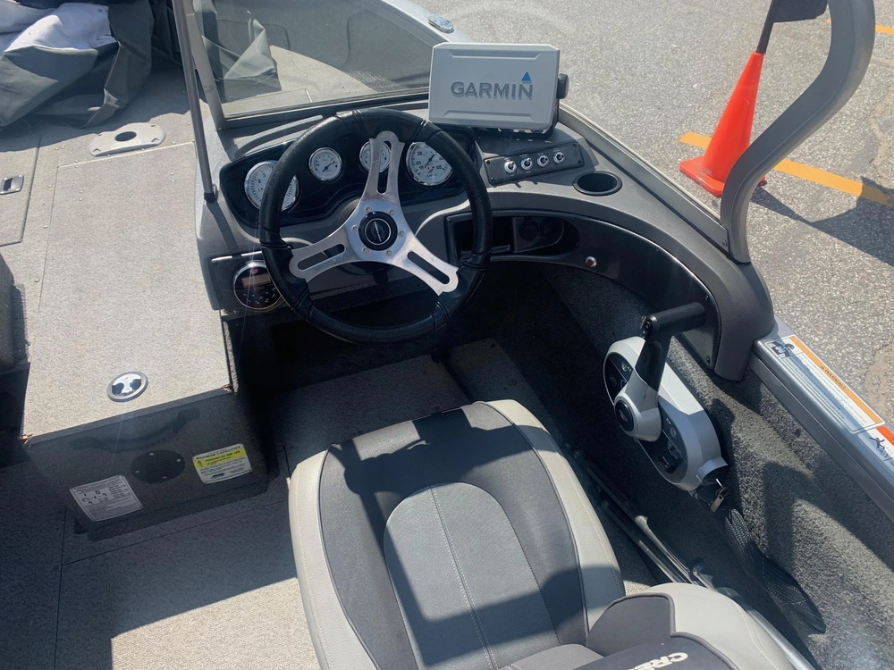 2017 Crestliner Cf165w alt