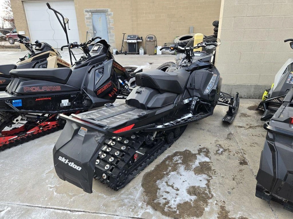 2021 Ski-doo Renegade® Adrenaline Rotax® 850 E-tec® Black alt