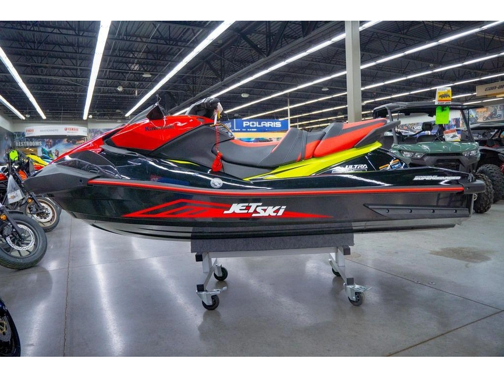 2025 Kawasaki Ultra® 310x alt