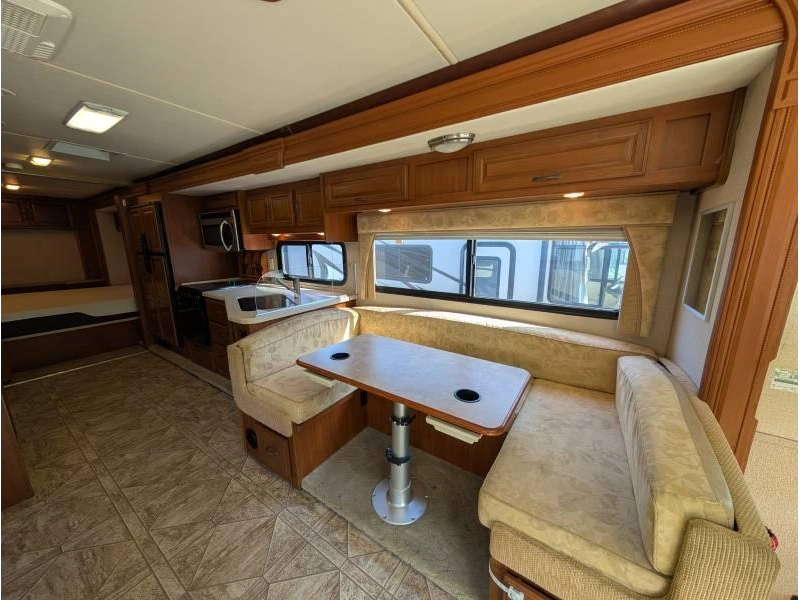 Fleetwood Bounder 33u 2011 alt